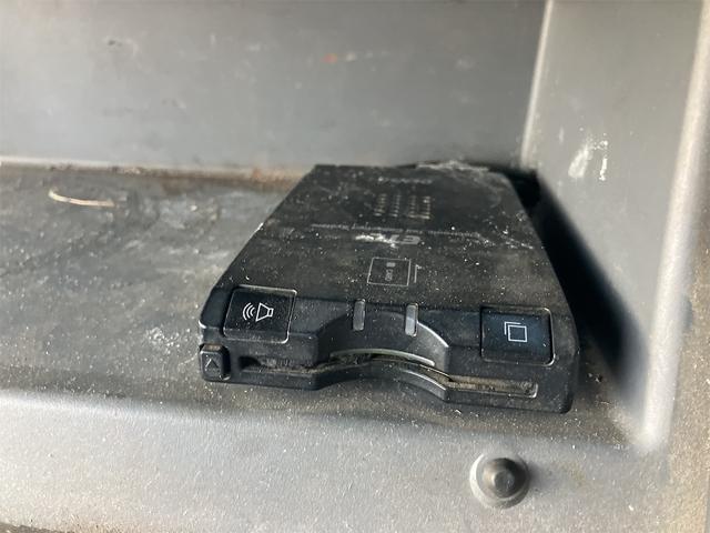 エルフトラック 　トラック　パワーゲート付　６速マニュアル　荷台内寸４３７０×２０８０×３８０後輪ダブル　ＥＴＣ　バックカメラ　キーレスエントリー　電動格納ミラー　エアコン　パワーステアリング（45枚目）