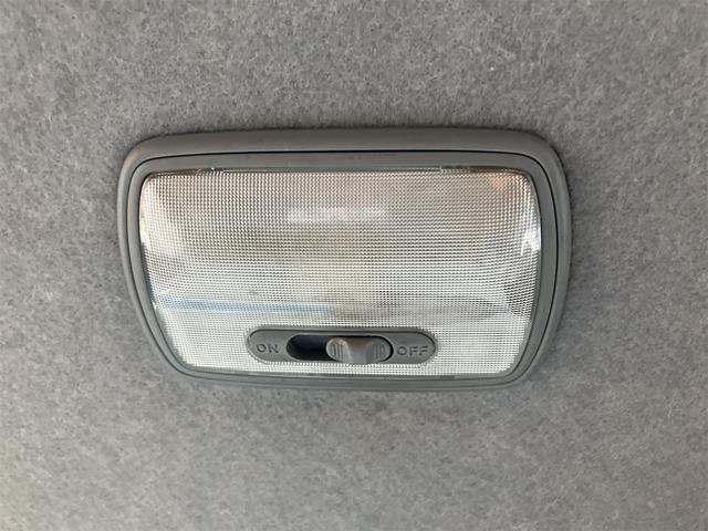 エルフトラック 　トラック　パワーゲート付　６速マニュアル　荷台内寸４３７０×２０８０×３８０後輪ダブル　ＥＴＣ　バックカメラ　キーレスエントリー　電動格納ミラー　エアコン　パワーステアリング（50枚目）