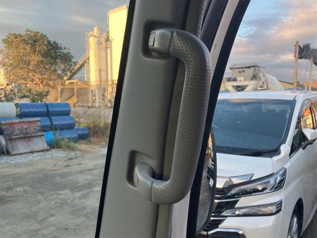 エルフトラック 　トラック　パワーゲート付　６速マニュアル　荷台内寸４３７０×２０８０×３８０後輪ダブル　ＥＴＣ　バックカメラ　キーレスエントリー　電動格納ミラー　エアコン　パワーステアリング（53枚目）