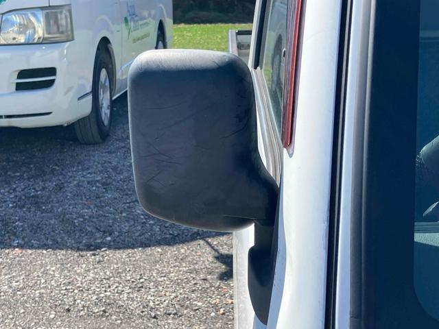 ハイゼットトラック 　４ＷＤ　軽トラック　５速マニュアル　エアコン　パワステ　三方開　積載量３５０ｋｇ（8枚目）