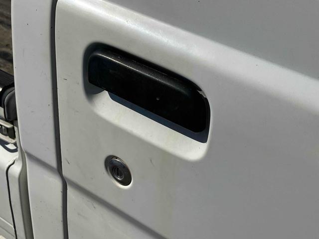 ハイゼットトラック 　４ＷＤ　軽トラック　５速マニュアル　エアコン　パワステ　三方開　積載量３５０ｋｇ（9枚目）