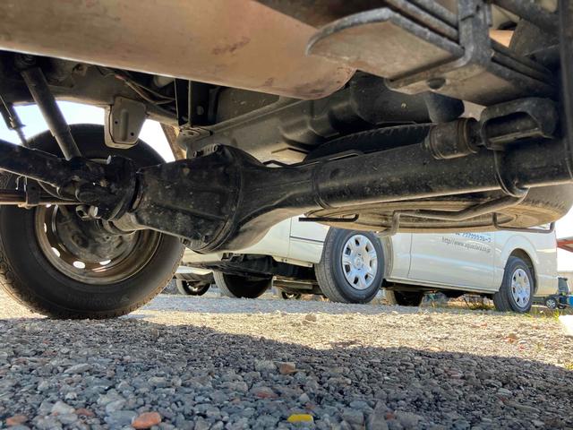 ハイゼットトラック 　４ＷＤ　軽トラック　５速マニュアル　エアコン　パワステ　三方開　積載量３５０ｋｇ（29枚目）