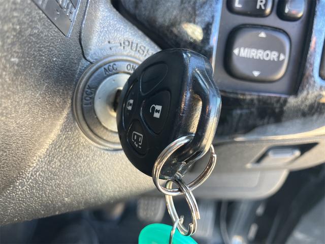 ���⌇�����Ȃ��A�C�e���ƂȂ����L�[���X�B�������t���Ă��܂��B���ڃL�[���������܂Ȃ��Ă��h�A�̎{���E�J�����o���܂��B�h�A���̃L�Y�h�~�ɂ��Ȃ�܂���