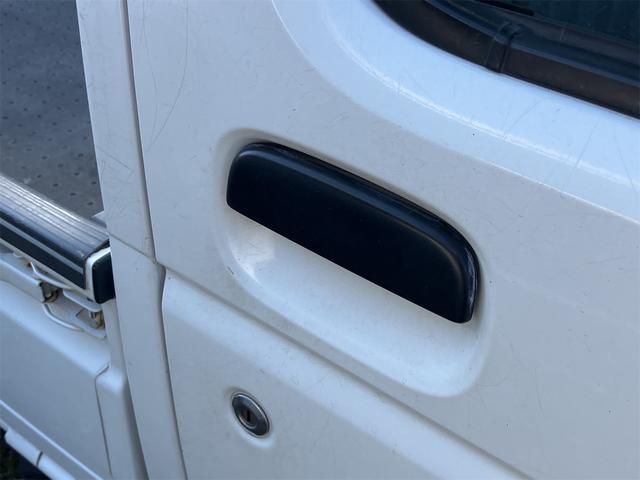 キャリイトラック 4WD 軽トラック パワステ 5速マニュアル ヘッドライトレベライザー エアコン 三方開 積載量350kg(9枚目)