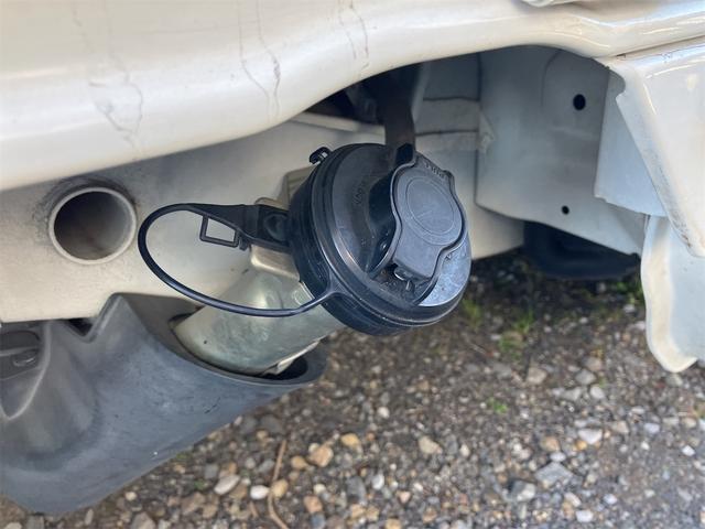 キャリイトラック 4WD 軽トラック パワステ 5速マニュアル ヘッドライトレベライザー エアコン 三方開 積載量350kg(16枚目)