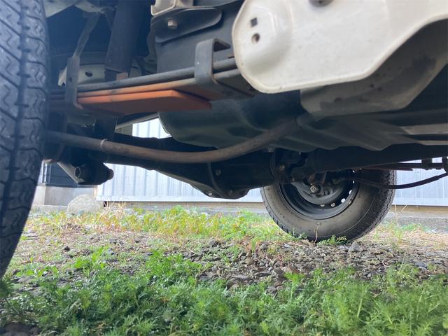 キャリイトラック 4WD 軽トラック パワステ 5速マニュアル ヘッドライトレベライザー エアコン 三方開 積載量350kg(17枚目)