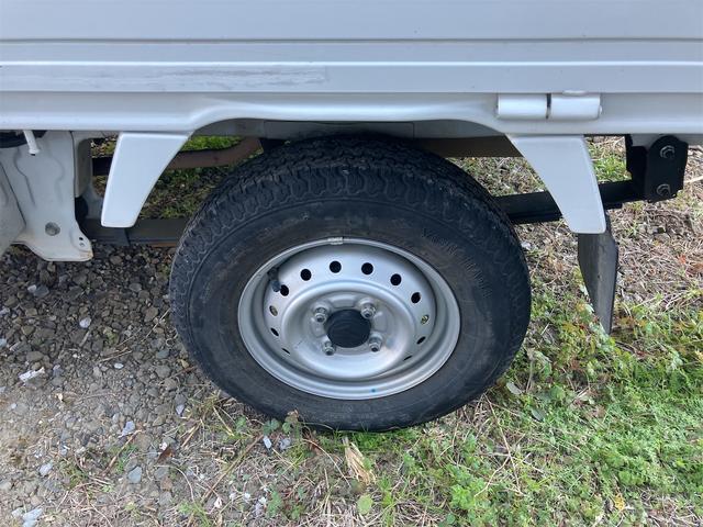 キャリイトラック 4WD 軽トラック パワステ 5速マニュアル ヘッドライトレベライザー エアコン 三方開 積載量350kg(27枚目)