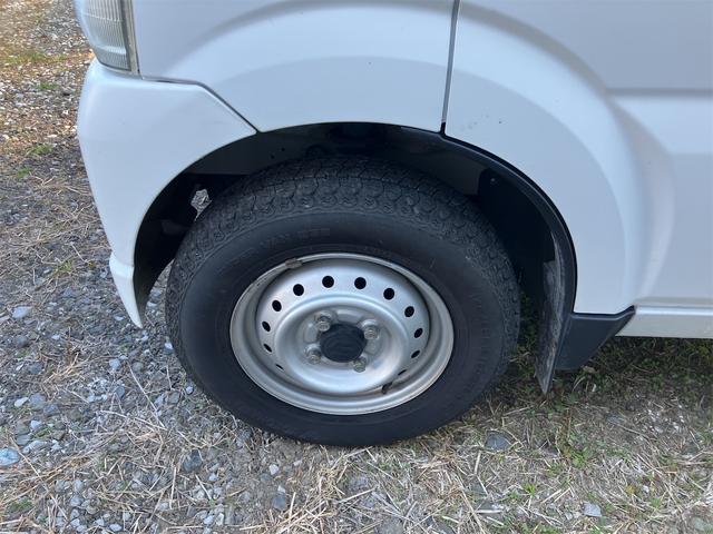 キャリイトラック 4WD 軽トラック パワステ 5速マニュアル ヘッドライトレベライザー エアコン 三方開 積載量350kg(30枚目)