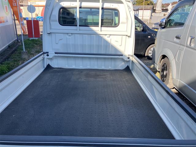 キャリイトラック 4WD 軽トラック パワステ 5速マニュアル ヘッドライトレベライザー エアコン 三方開 積載量350kg(32枚目)
