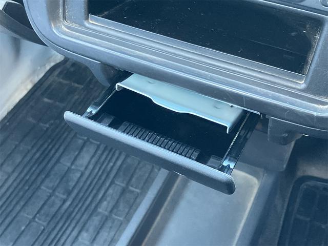 キャリイトラック 4WD 軽トラック パワステ 5速マニュアル ヘッドライトレベライザー エアコン 三方開 積載量350kg(36枚目)