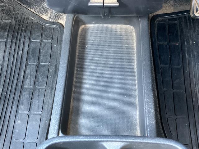 キャリイトラック 4WD 軽トラック パワステ 5速マニュアル ヘッドライトレベライザー エアコン 三方開 積載量350kg(37枚目)