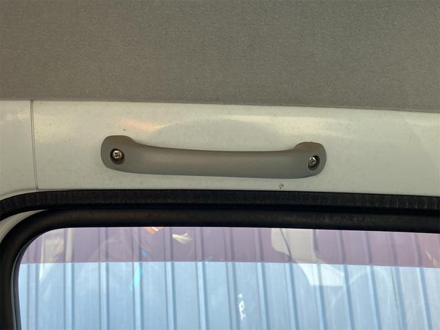 キャリイトラック 4WD 軽トラック パワステ 5速マニュアル ヘッドライトレベライザー エアコン 三方開 積載量350kg(45枚目)