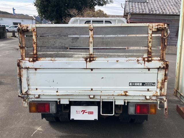 エルフトラック 2.0t平ボディー オートマチック 後輪ダブル アイドリングストップ エアコン パワーステアリング パワーウィンドウ 運転席エアバッグ 積載量2000kg(5枚目)