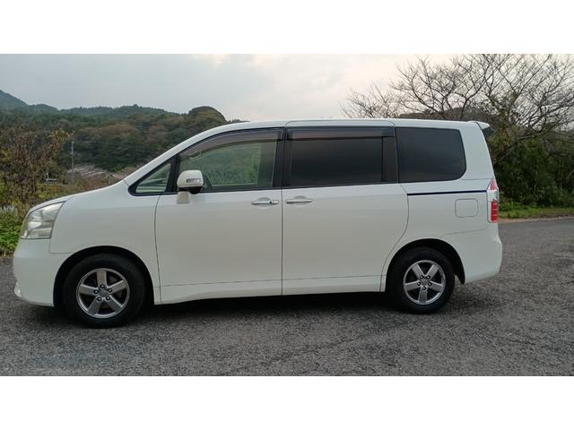 ノア Ｘ　スマートエディション　フリップダウンモニター付き　オートマ　両側パワースライド　スマートキー　バックカメラ（3枚目）