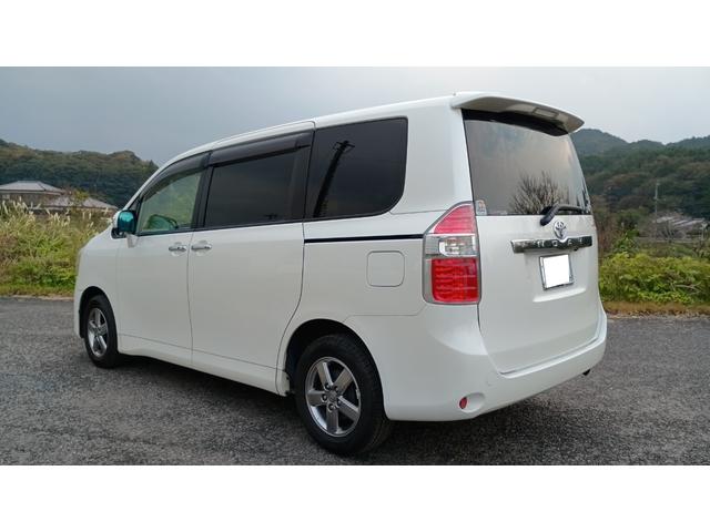 ノア Ｘ　スマートエディション　フリップダウンモニター付き　オートマ　両側パワースライド　スマートキー　バックカメラ（4枚目）