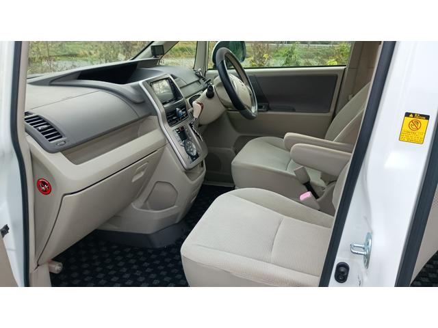 ノア Ｘ　スマートエディション　フリップダウンモニター付き　オートマ　両側パワースライド　スマートキー　バックカメラ（17枚目）