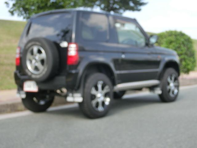 キックス RX 4WD ターボ 5MT リフトアップ公認 マッドタイヤ MKWアルミホイール オーバーフェンダー JAOSアンダーガード JAOSマッドフラップ 社外マフラー (ブラック)(3枚目)