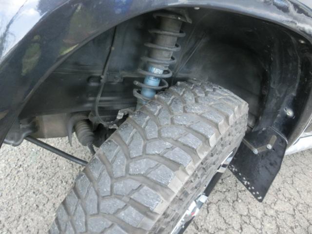 キックス RX 4WD ターボ 5MT リフトアップ公認 マッドタイヤ MKWアルミホイール オーバーフェンダー JAOSアンダーガード JAOSマッドフラップ 社外マフラー (ブラック)(13枚目)