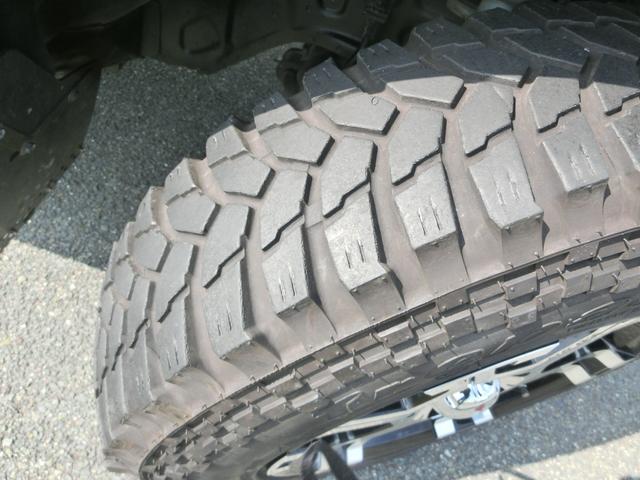 キックス RX 4WD ターボ 5MT リフトアップ公認 マッドタイヤ MKWアルミホイール オーバーフェンダー JAOSアンダーガード JAOSマッドフラップ 社外マフラー (ブラック)(21枚目)