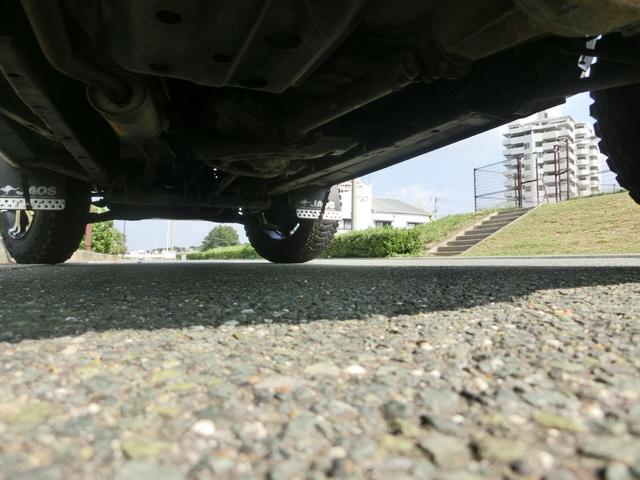 キックス RX 4WD ターボ 5MT リフトアップ公認 マッドタイヤ MKWアルミホイール オーバーフェンダー JAOSアンダーガード JAOSマッドフラップ 社外マフラー (ブラック)(25枚目)