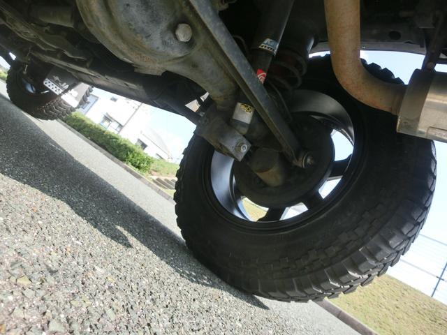 キックス RX 4WD ターボ 5MT リフトアップ公認 マッドタイヤ MKWアルミホイール オーバーフェンダー JAOSアンダーガード JAOSマッドフラップ 社外マフラー (ブラック)(26枚目)