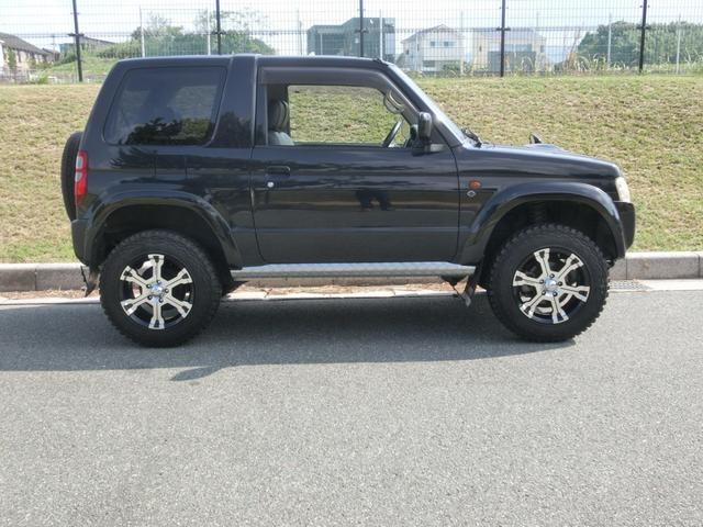 キックス RX 4WD ターボ 5MT リフトアップ公認 マッドタイヤ MKWアルミホイール オーバーフェンダー JAOSアンダーガード JAOSマッドフラップ 社外マフラー (ブラック)(33枚目)