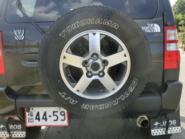 キックス RX 4WD ターボ 5MT リフトアップ公認 マッドタイヤ MKWアルミホイール オーバーフェンダー JAOSアンダーガード JAOSマッドフラップ 社外マフラー (ブラック)(41枚目)