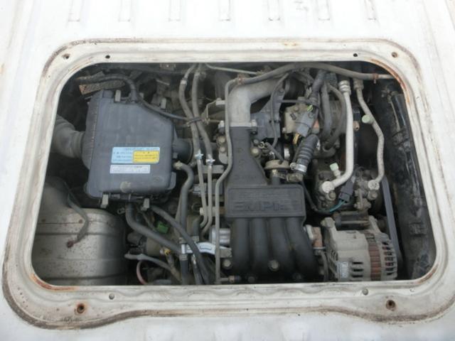 サンバートラック SDX スーパーチャージャー 三方開 4WD 4気筒 スーパーチャージャー付エンジン 切替式4WD 5速マニュアルミッション エアコン付 Tベルト交換済 車検8年4月まで (ホワイト)(4枚目)