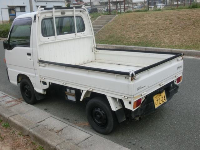 サンバートラック SDX スーパーチャージャー 三方開 4WD 4気筒 スーパーチャージャー付エンジン 切替式4WD 5速マニュアルミッション エアコン付 Tベルト交換済 車検8年4月まで (ホワイト)(6枚目)