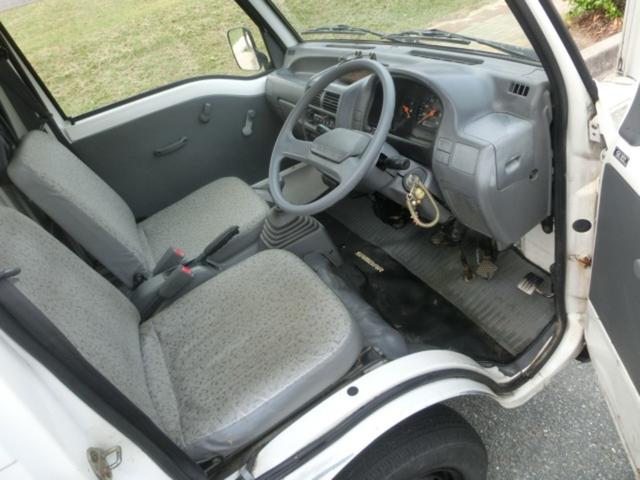 サンバートラック SDX スーパーチャージャー 三方開 4WD 4気筒 スーパーチャージャー付エンジン 切替式4WD 5速マニュアルミッション エアコン付 Tベルト交換済 車検8年4月まで (ホワイト)(8枚目)