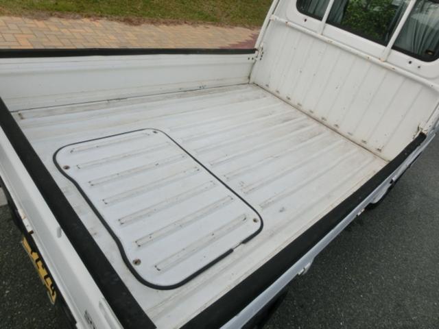 サンバートラック SDX スーパーチャージャー 三方開 4WD 4気筒 スーパーチャージャー付エンジン 切替式4WD 5速マニュアルミッション エアコン付 Tベルト交換済 車検8年4月まで (ホワイト)(15枚目)