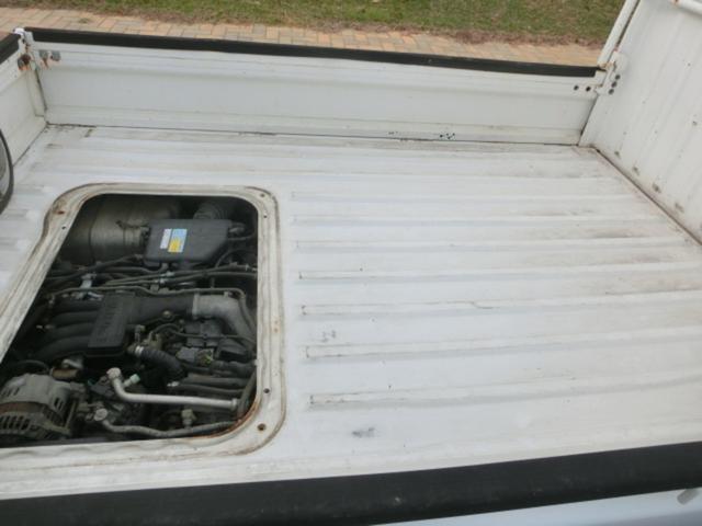 サンバートラック SDX スーパーチャージャー 三方開 4WD 4気筒 スーパーチャージャー付エンジン 切替式4WD 5速マニュアルミッション エアコン付 Tベルト交換済 車検8年4月まで (ホワイト)(19枚目)