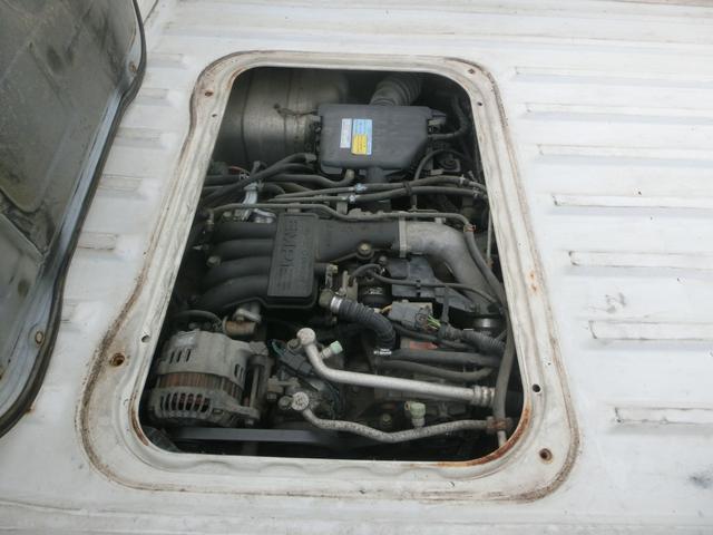 サンバートラック ＳＤＸ　スーパーチャージャー　三方開　４ＷＤ　４気筒　スーパーチャージャー付エンジン　切替式４ＷＤ　５速マニュアルミッション　エアコン付　Ｔベルト交換済　車検８年４月まで　（ホワイト）（21枚目）