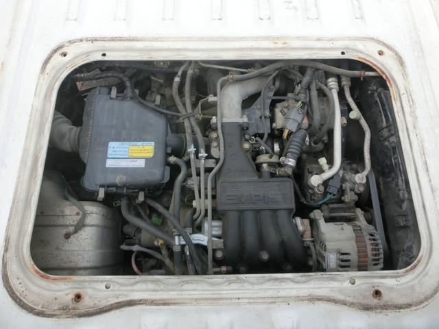 サンバートラック ＳＤＸ　スーパーチャージャー　三方開　４ＷＤ　４気筒　スーパーチャージャー付エンジン　切替式４ＷＤ　５速マニュアルミッション　エアコン付　Ｔベルト交換済　車検８年４月まで　（ホワイト）（24枚目）