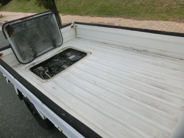 サンバートラック ＳＤＸ　スーパーチャージャー　三方開　４ＷＤ　４気筒　スーパーチャージャー付エンジン　切替式４ＷＤ　５速マニュアルミッション　エアコン付　Ｔベルト交換済　車検８年４月まで　（ホワイト）（25枚目）