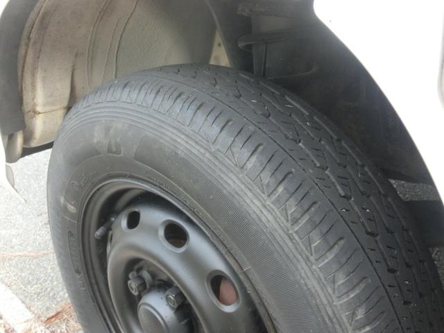 サンバートラック ＳＤＸ　スーパーチャージャー　三方開　４ＷＤ　４気筒　スーパーチャージャー付エンジン　切替式４ＷＤ　５速マニュアルミッション　エアコン付　Ｔベルト交換済　車検８年４月まで　（ホワイト）（31枚目）