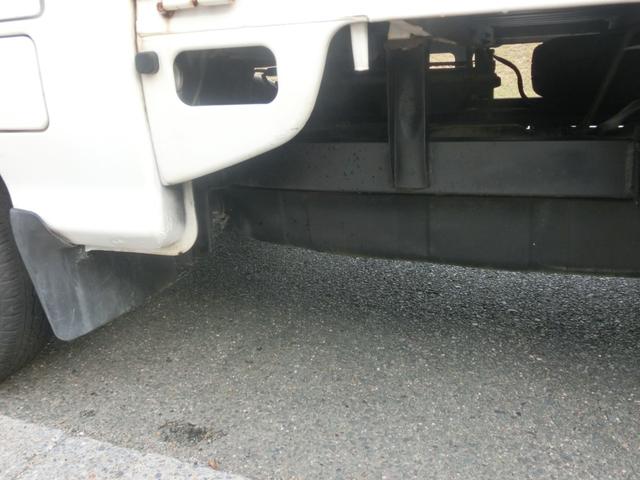 サンバートラック ＳＤＸ　スーパーチャージャー　三方開　４ＷＤ　４気筒　スーパーチャージャー付エンジン　切替式４ＷＤ　５速マニュアルミッション　エアコン付　Ｔベルト交換済　車検８年４月まで　（ホワイト）（32枚目）