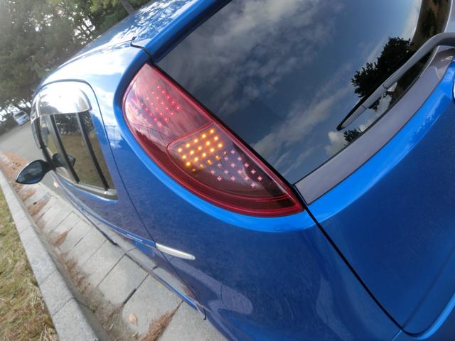 R2 タイプS S 4気筒DOHCインタークーラー付きスーパーチャージャー 7速MTシフト付CVT 4輪独立サスペンション テイン車高調 STIゲノムマフラー LEDテールランプ インナーカーボンヘッドライト(17枚目)