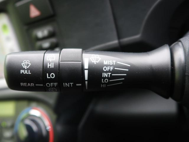 G ハイブリッド 禁煙車 純正ナビ バックカメラ シートヒーター スマートキー オートライト オートエアコン 革巻きステアリング CD再生 地デジ プライバシーガラス 電動格納ミラー アイドリングストップ(44枚目)