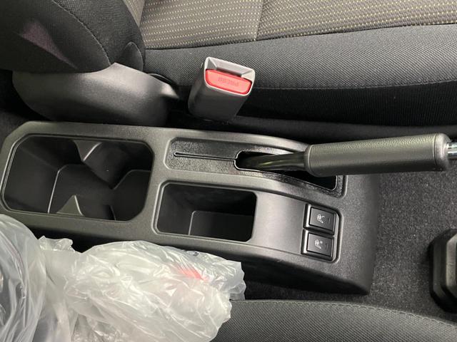 ジムニー ＸＣ　届出済未使用車　ターボ　衝突軽減　ソナー　クルーズコントロール　車線逸脱警報　誤発進抑制　ハイビームアシスト　ＬＥＤヘッドライト　シートヒーター　純正革巻きハンドル　スマートキー　フォグライト（47枚目）