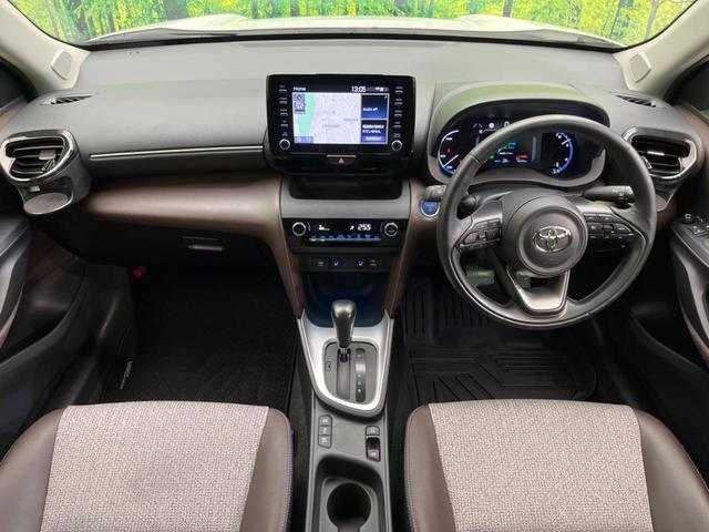 ヤリスクロス ハイブリッドＺ　禁煙車　セーフティセンス　レーダークルーズ　全周囲カメラ　純正８型ディスプレイ　ナビキット　シートヒーター　パワーシート　半革シート　電動バックドア　ＥＴＣ　ドラレコ　ＬＥＤヘッド　純正１８インチＡＷ（2枚目）