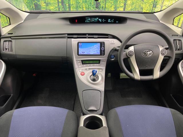 プリウス Ｓ　純正ＳＤナビ　バックカメラ　禁煙車　スマートキー　ＨＩＤヘッド　ビルトインＥＴＣ　オートライト　オートエアコン　純正１５インチアルミ　Ｂｌｕｅｔｏｏｔｈ　ＣＤ　ＤＶＤ再生　フルセグ（2枚目）