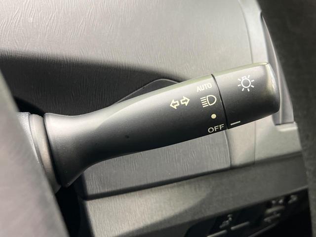 プリウス Ｓ　純正ＳＤナビ　バックカメラ　禁煙車　スマートキー　ＨＩＤヘッド　ビルトインＥＴＣ　オートライト　オートエアコン　純正１５インチアルミ　Ｂｌｕｅｔｏｏｔｈ　ＣＤ　ＤＶＤ再生　フルセグ（42枚目）