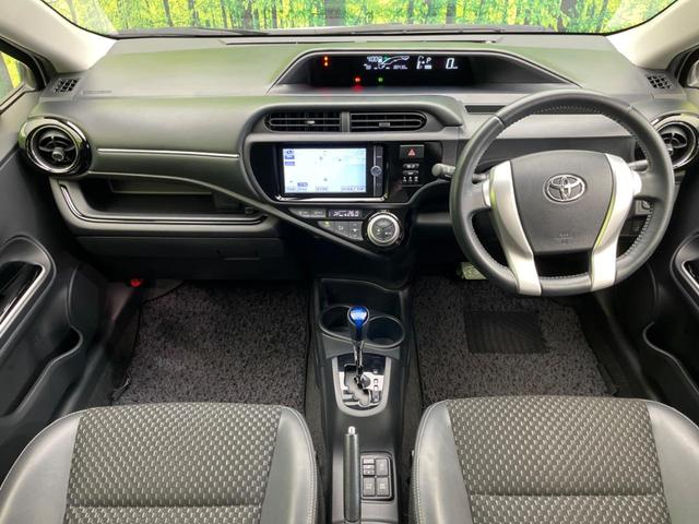 アクア Ｘ－アーバン　禁煙車　純正ナビ　バックカメラ　ＥＴＣ　Ｂｌｕｅｔｏｏｔｈ　フルセグ　ドライブレコーダー　スマートキー　シートヒーター　ハーフレザーシート　オートライト　革巻きステアリング　オートエアコン（2枚目）