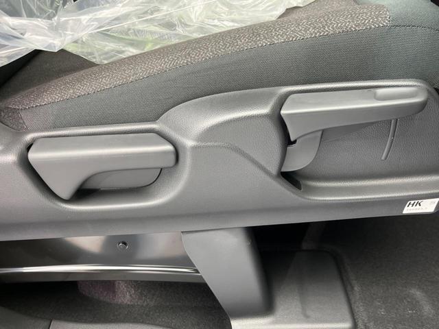 Ｎ－ＢＯＸカスタム ベースグレード　届出済未使用車　両側電動スライド　衝突軽減装置　スマートキー　シートヒーター　ステアリングスイッチ　車線逸脱警報　オートマチックハイビーム　踏み間違い防止　コーナーセンサー　ＬＥＤヘッドライト（39枚目）