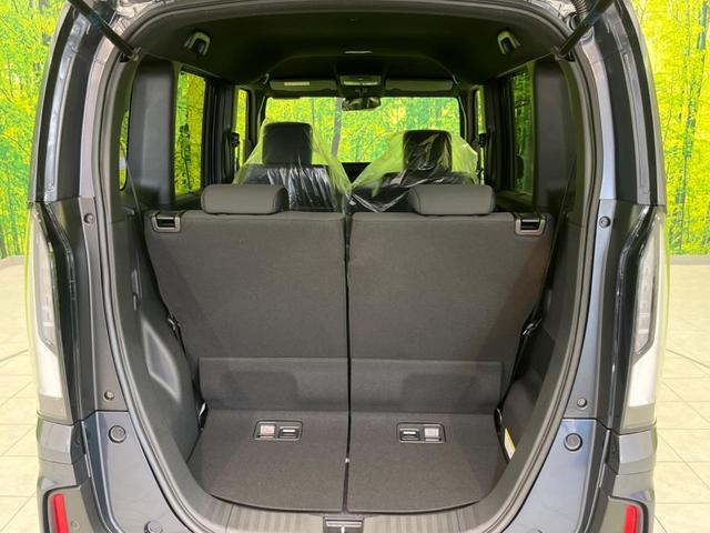 Ｎ－ＢＯＸカスタム ベースグレード　届出済未使用車　両側電動スライド　衝突軽減装置　スマートキー　シートヒーター　ステアリングスイッチ　車線逸脱警報　オートマチックハイビーム　踏み間違い防止　コーナーセンサー　ＬＥＤヘッドライト（10枚目）