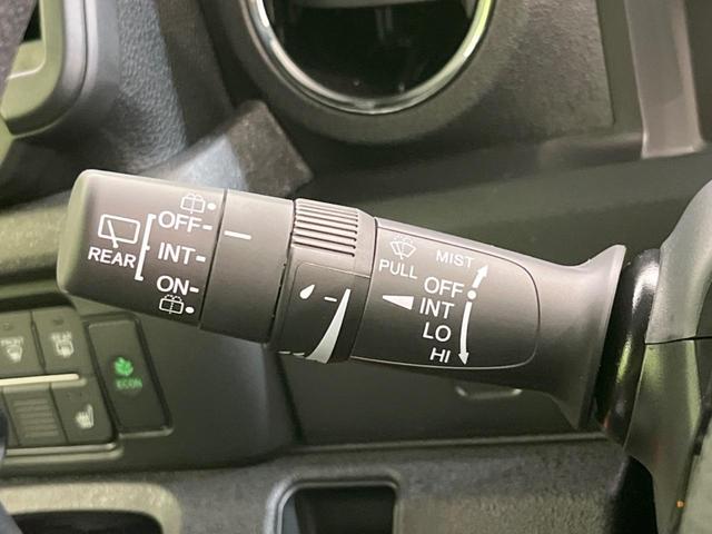 Ｎ－ＢＯＸカスタム ベースグレード　届出済未使用車　両側電動スライド　衝突軽減装置　スマートキー　シートヒーター　ステアリングスイッチ　車線逸脱警報　オートマチックハイビーム　踏み間違い防止　コーナーセンサー　ＬＥＤヘッドライト（46枚目）