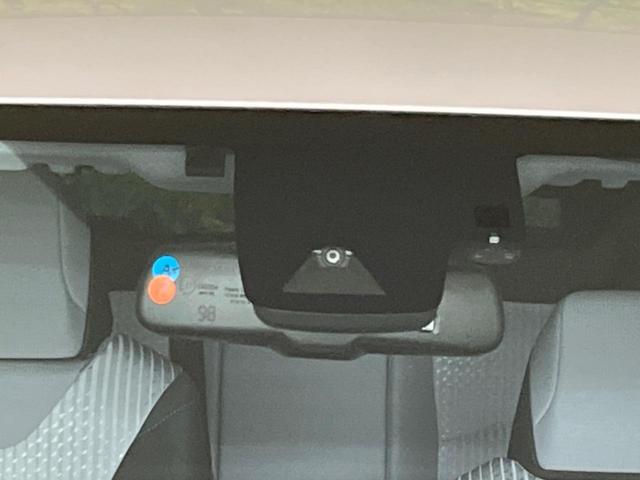 プリウス Ｓセーフティプラス　純正ＳＤナビ　バックカメラ　レーダークルーズ　衝突軽減装置　禁煙車　コーナーセンサー　レーンキープ　スマートキー　ＬＥＤヘッド　ＥＴＣ　オートマチックハイビーム　車線逸脱警報　ドライブレコーダー（3枚目）