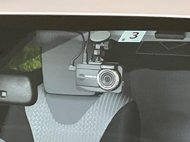 プリウス Ｓセーフティプラス　純正ＳＤナビ　バックカメラ　レーダークルーズ　衝突軽減装置　禁煙車　コーナーセンサー　レーンキープ　スマートキー　ＬＥＤヘッド　ＥＴＣ　オートマチックハイビーム　車線逸脱警報　ドライブレコーダー（6枚目）