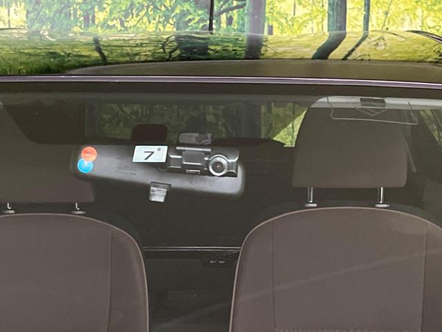 アクア G 禁煙車 ナビ ドライブレコーダー バックカメラ オートエアコン キーレス アイドリングストップ パワーステアリング パワーウィンドウ 電動格納ミラー ドアバイザー 盗難防止システム プライバシーガラス(4枚目)